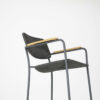 4 Seasons Outdoor Bora stapelbare dining chair antraciet met teak armlegger detail