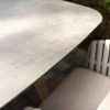 Taste by 4 Seasons Eva dining set met Manolo Latte tafel barrel shape geprint keramisch blad detail