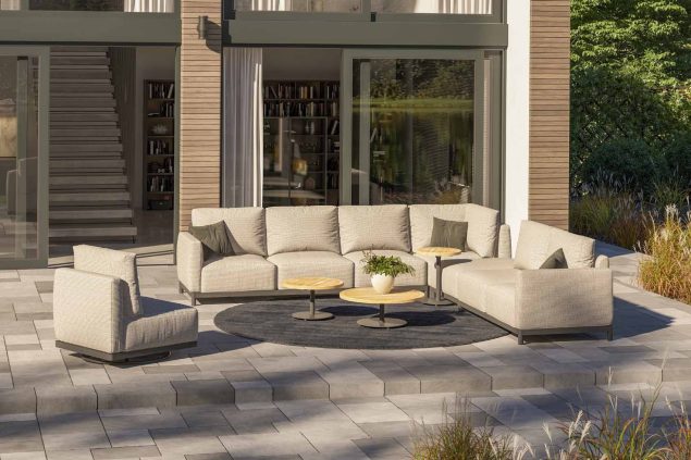 4 Seasons Outdoor Furore loungebank XL met draaifauteuil en Volta salontafels