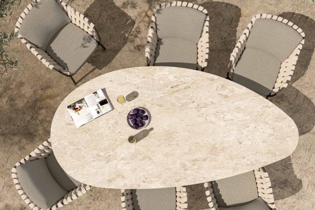 4 Seasons Outdoor Montera dining set terre met Arizona tafel met kiezelvormig blad 240 x 120 cm