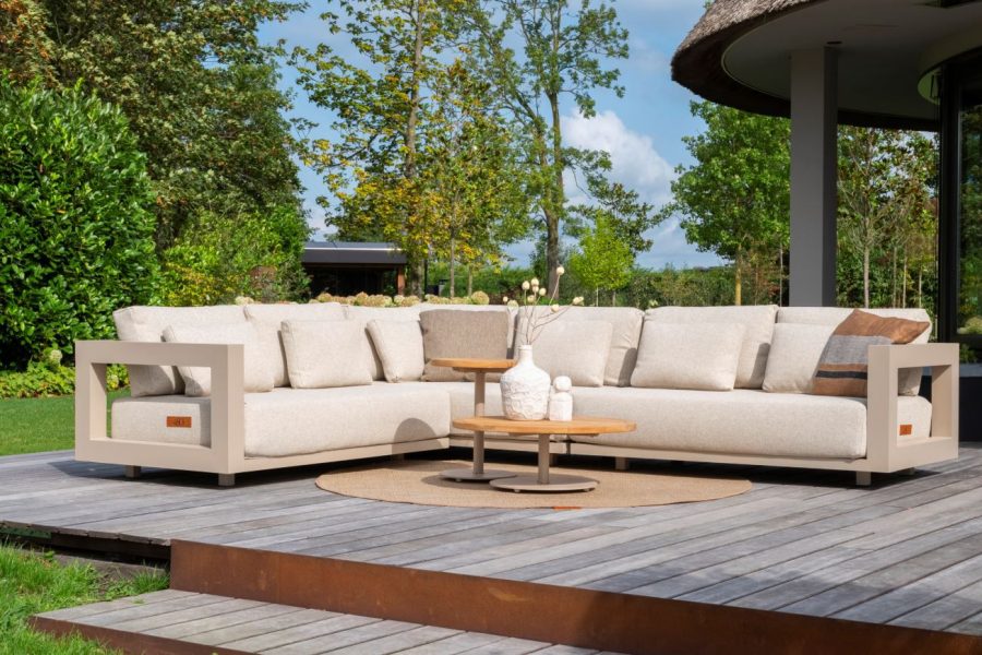 4 Seasons Outdoor Metropolitan loungeset latte met Volta tafels