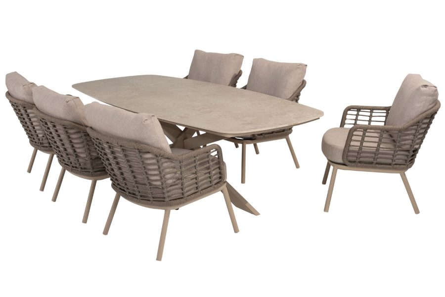 ♦ 6 x Taste by 4 Seasons Puglia low tuinstoelen, inclusief zit- en rugkussens ♦ 1 x 4 Seasons Outdoor Nevada low tuintafel latte met zandkleurig keramisch blad in barrelvorm 250 x 105 cm