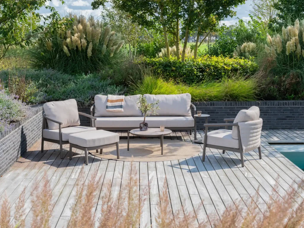 Barolo loungeset with Vic tables 01