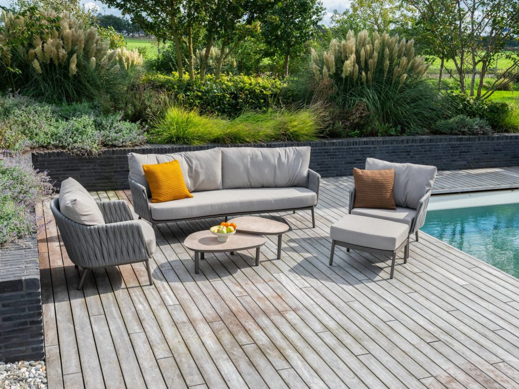 Taste by 4 Seasons Cannes loungeset terre met Monroe tafels en voetenbank